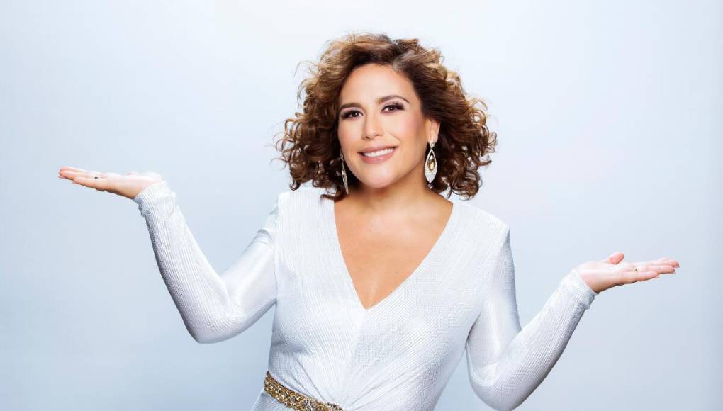 “Angélica, todo mundo dice que bajaste en 15 días, ¿cuántos kilos?”, expresó Maxine. “25”, respondió la actriz entre risas y con una expresión de incredulidad. <b>“Es que hay un anuncio en el que tú dices que unas pastillas milagrosas y no sé qué...”</b>, continuó la periodista<b>. “Es horrible, están engañando a la gente”</b>, opinó Vale, quien está por regresar a la televisión mexicana con el reality de <i>Juego de Voces</i> (<i>Televisa</i>).