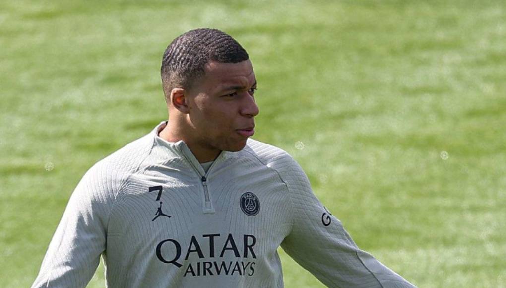 Mbappé hizo oficial su salida del PSG y en las últimas horas se ha conocido la brutal pelea que tuvo en el equipo parisino.