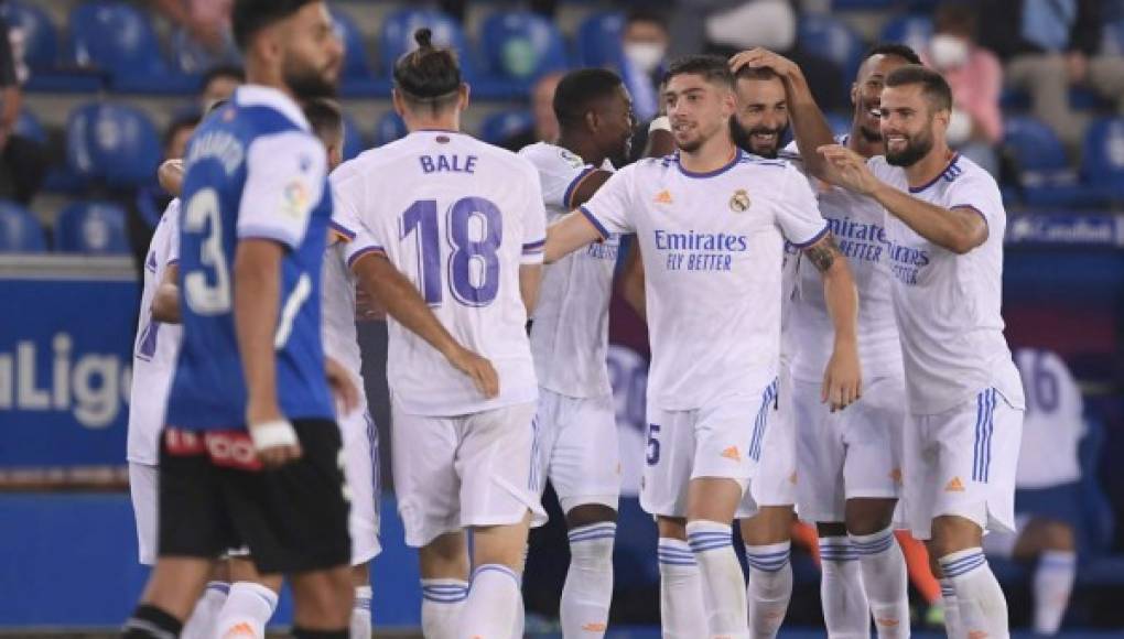 Real Madrid, con doblete de Benzema, debuta goleando al Alavés en la Liga Española