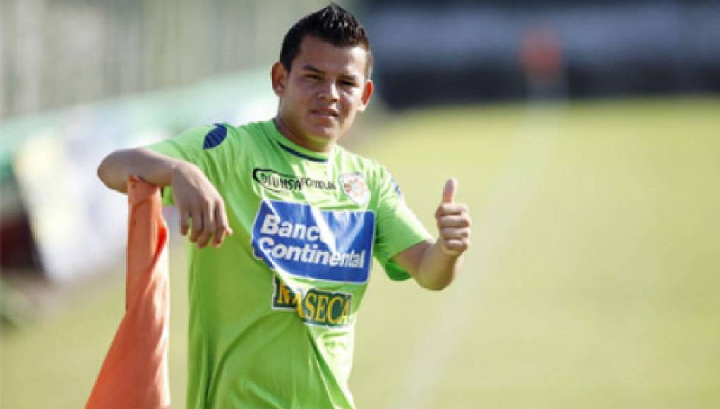 A los 17 años, Kevin Espinoza llegó al Marathón tras su paso por las reservas del Olimpia y al año Manuel Keosseián lo subió al primer equipo. Debutó en la Liga Nacional en 2012 con la camiseta verdolaga, cumpliendo su sueño.