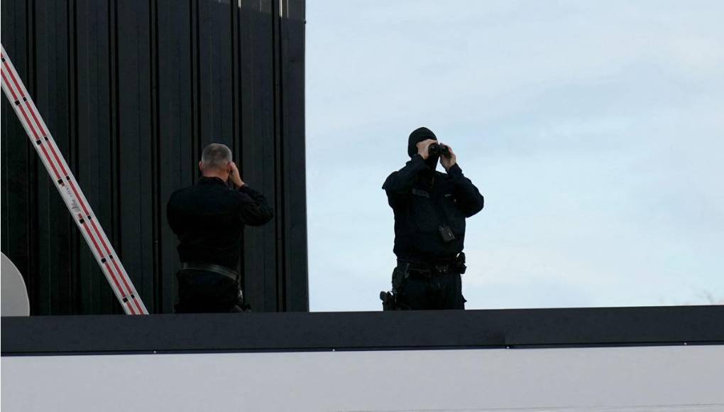 Los alrededores del estadio del PSG estuvo bien vigilado hasta por francotiradores.