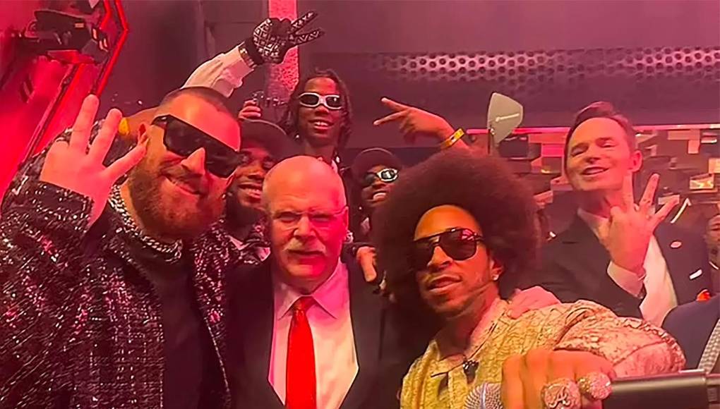 Por su parte, Travis posó con toda la actitud junto Andy Reid y el rapero Ludacris