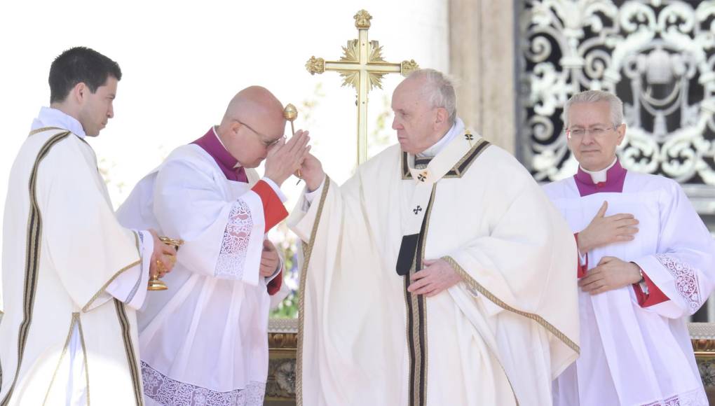 El papa Francisco pide en su mensaje de Pascua que los países escuchen el grito de paz