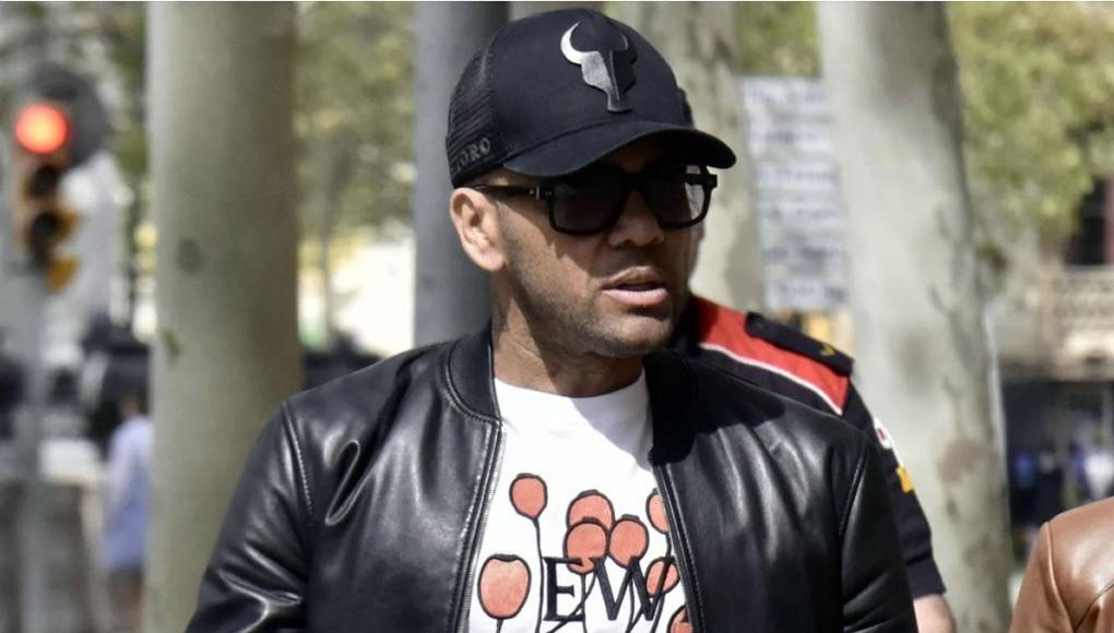 Ahora, Dani Alves ya es uno más en la vida social de la Ciudad Condal, como se le conoce a Barcelona.