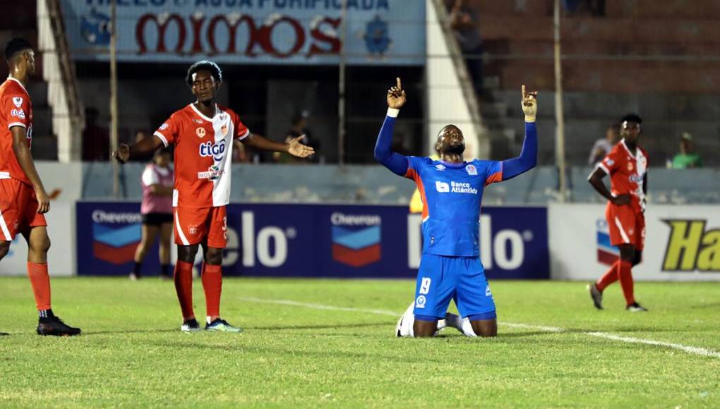 El delantero colombiano sumó su segundo gol del campeonato.