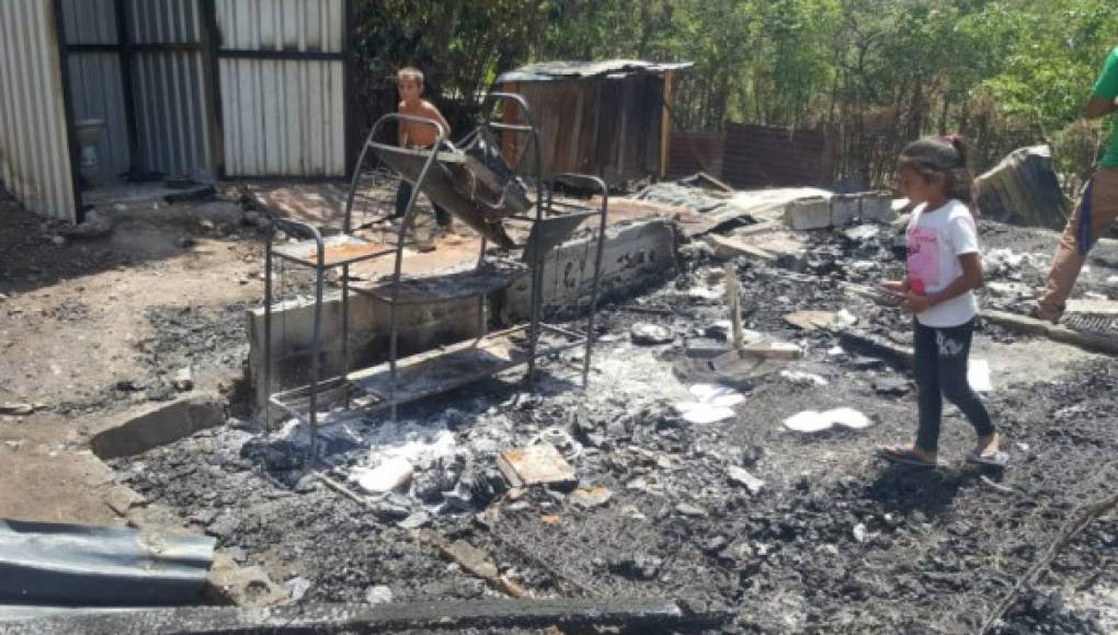 Hondureño despechado quema casa de exmujer en Pimienta, Cortés