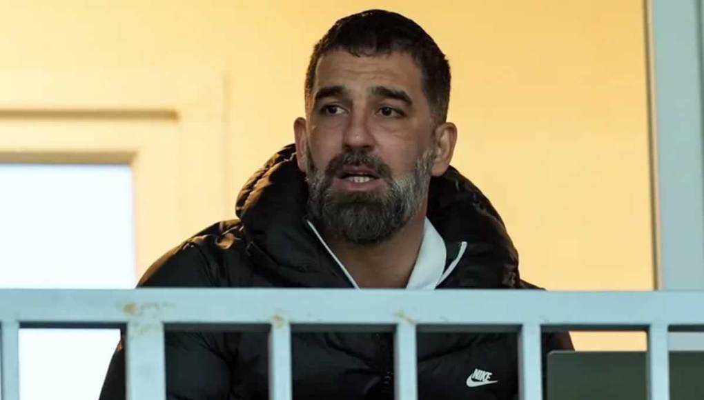 Con mucha rabia, se ve después de toda una carrera de éxito en el fútbol arruinado completamente: “Destruyó todo el dinero y el esfuerzo que gané trabajando durante años engañándome”.