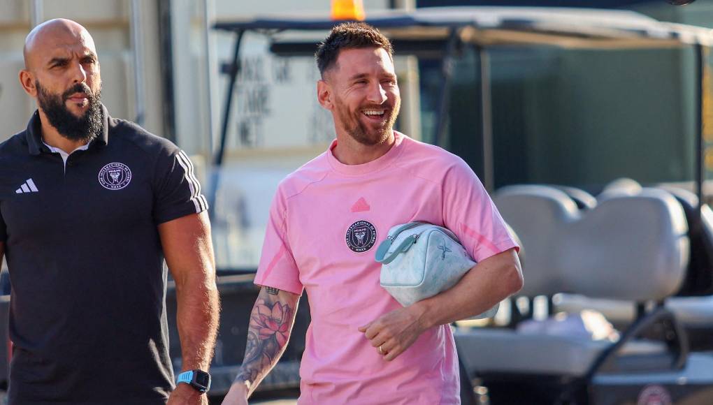 “El ‘Tata’ Martino se dio vuelta y me empezó a decir de todo. Y apareció Messi, que pensé que se había ido. Me quería comer crudo. Se me acercó el seguridad. No me tocó, porque yo no reaccioné. Ni lo miré. Pero el enano estaba endemoniado. Tenía la cara del Diablo”.