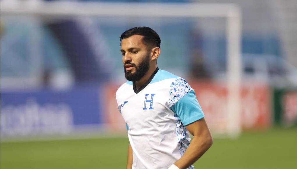 Jorge Álvarez - El volante del Olimpia aparece como un titular indiscutible ante los costarricenses.