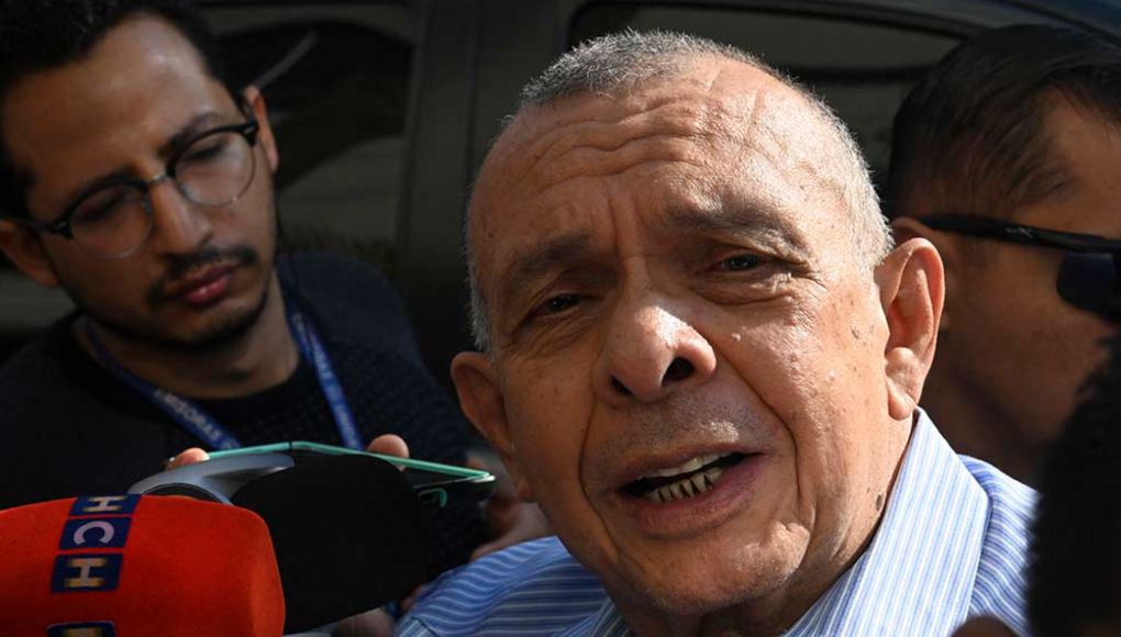 Ahora, Lobo ha sido “testigo estrella” contra Juan Orlando Hernández, expresidente de Honduras entre 2014 y 2022. También salpicó con su testimonio a su padre, diciendo que éste conocía sus vínculos con “Los Cachiros”, que lo protegió y recibió dinero del narcotráfico para su campaña política. 