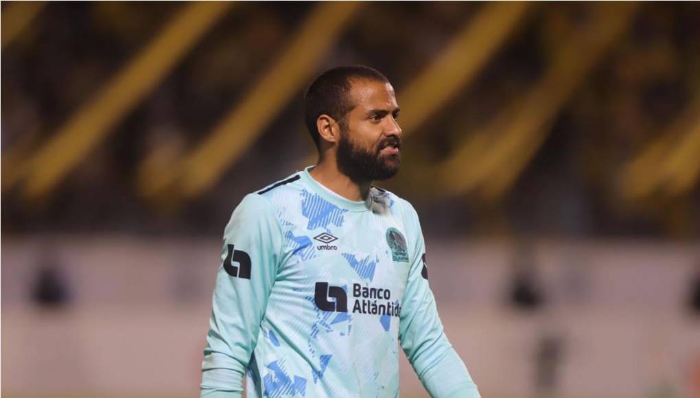 Edrick Menjívar se fue del Olímpico con cara de pocos amigos.