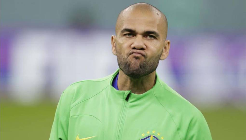 Luego de abandonar la cárcel, surgieron informaciones sobre quién habría sido la persona que le facilitó el dinero a Dani Alves para pagar la fianza. En España apuntan que fue un excompañero suyo.