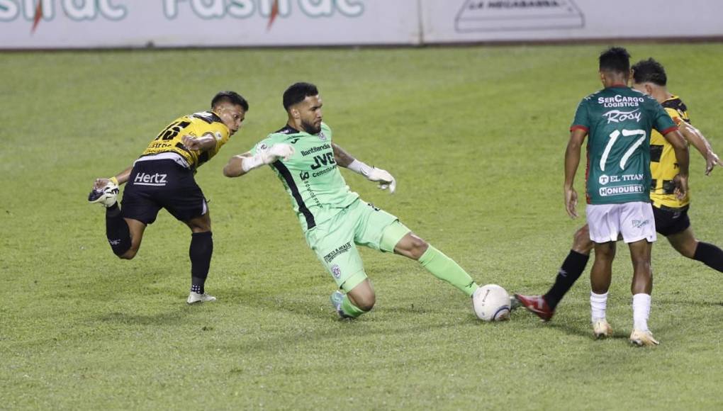 En el último minuto del tiempo de descuento, César Samudio subió a buscar el empate, dejando su portería vacía y perdió el balón casi en el centro del campo.