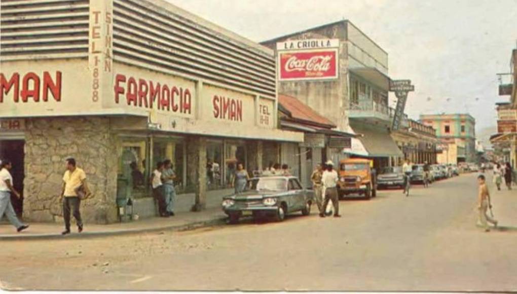 San Pedro Sula sin duda se ha transformado al igual que su nombre a lo largo del tiempo. En la gráfica una de las esquinas de la Tercera Avenida en la época de los 70. La zona poco a poco se transformó en el motor comercial de la ciudad.