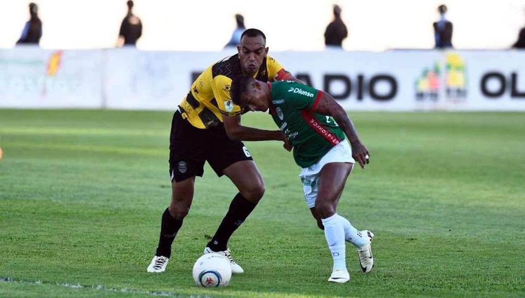 Iván ‘Chino‘ López fue un quebradero de cabeza para Devron García en el derbi sampedrano.