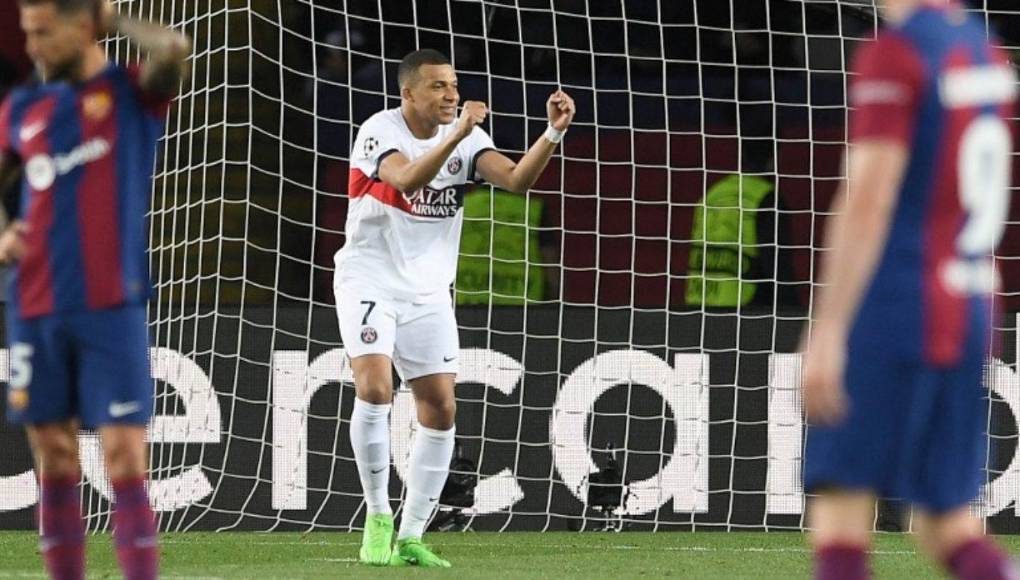 Después del partido, tras los festejos de los parisinos en el campo de juego, Mbappé se dirigió hacia el túnel con destino a los vestuarios.