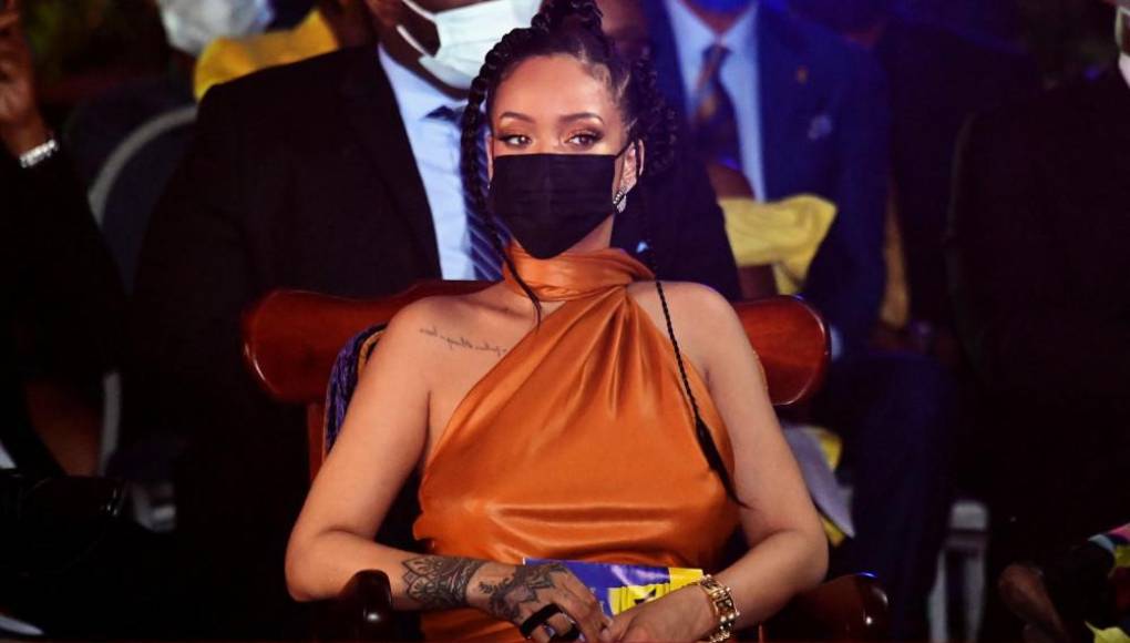 Rihanna: nombrada ‘heroína nacional’ de la nueva república de Barbados