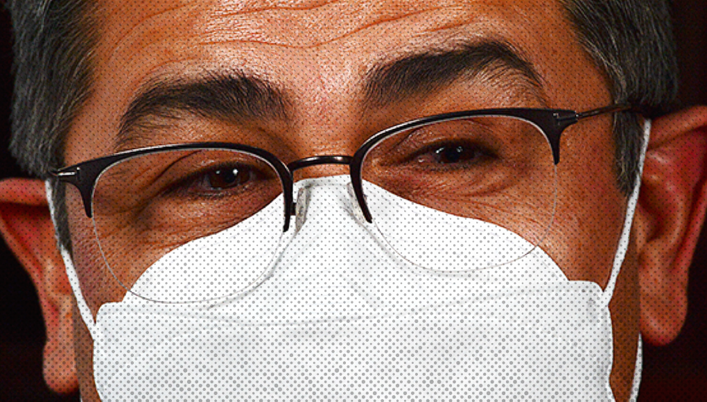 Comunicación sobre el caso: Fuera de la sala de deliberación oficial, los jurados no deben discutir el caso entre ellos. La deliberación debe llevarse a cabo en un entorno controlado y privado para garantizar la confidencialidad de las discusiones y prevenir la contaminación por opiniones externas.