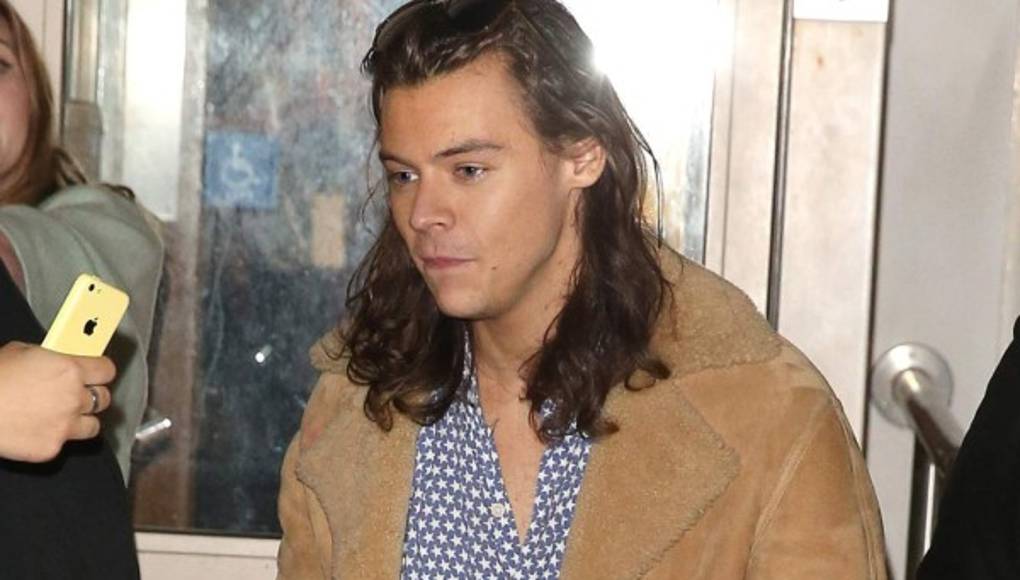Harry Styles quiere desligarse de Simon Cowell