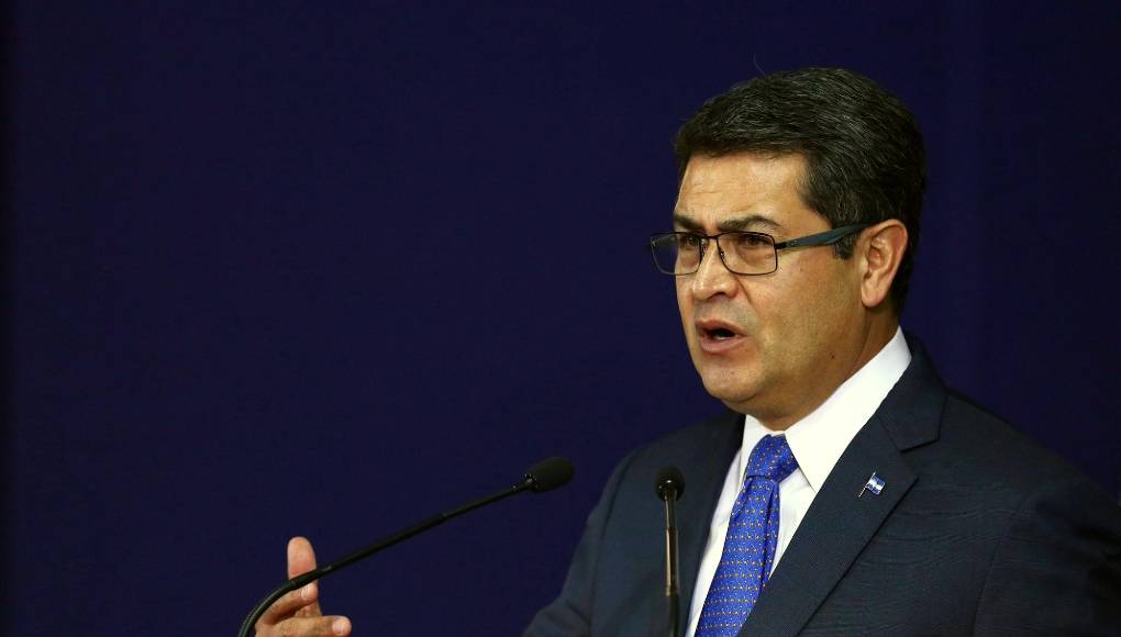 De momento, Russell Lee no ha publicado algo más acerca de la entrega del posible libro sobre el juicio contra Juan Orlando Hernández, quien es acusado de tres cargos en Estados Unidos: conspiración para importar cocaína a Estados Unidos. Además, conspiración para poseer armas de fuego y dispositivos destructivos para el narcotráfico.