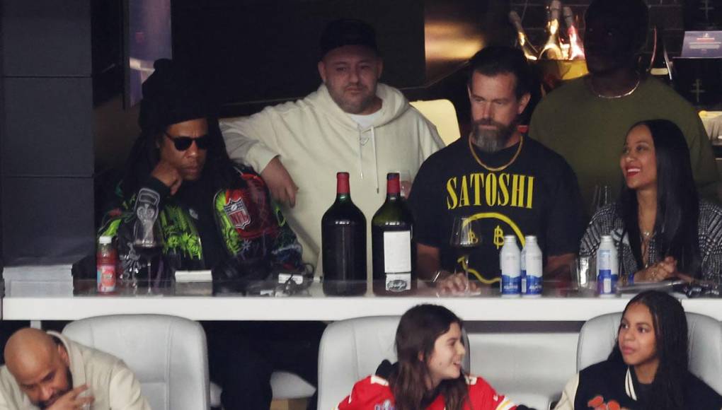 Jay Z y Blue Ivy Carter asisten al Super Bowl LVIII entre los Kansas City Chiefs y los San Francisco 49ers.