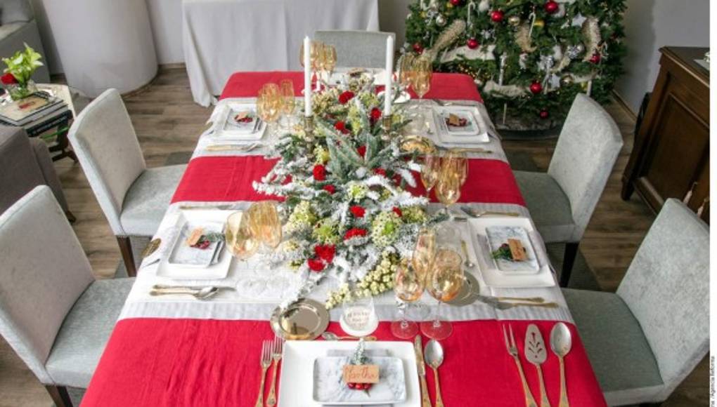 Una mesa bien servida y elegante, realza la noche de la cena navideña