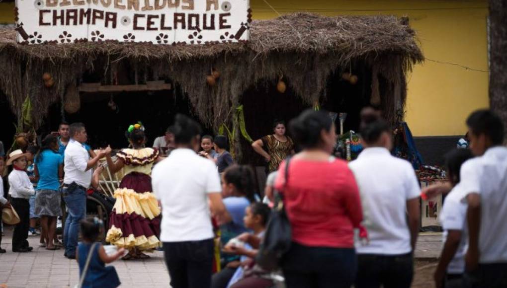 Miles de turistas visitan Gracias, Lempira, por Feria de Identidad