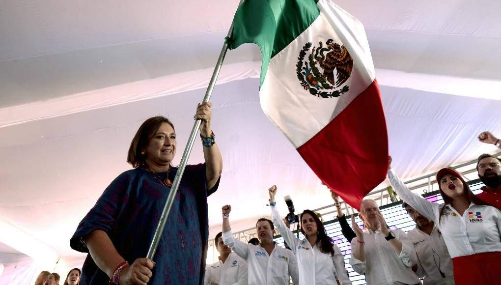 “Mientras tú a los diez años bailabas ballet, yo tenía que trabajar”, lanzó a Sheinbaum, una física perteneciente a una familia de científicos de origen judío.