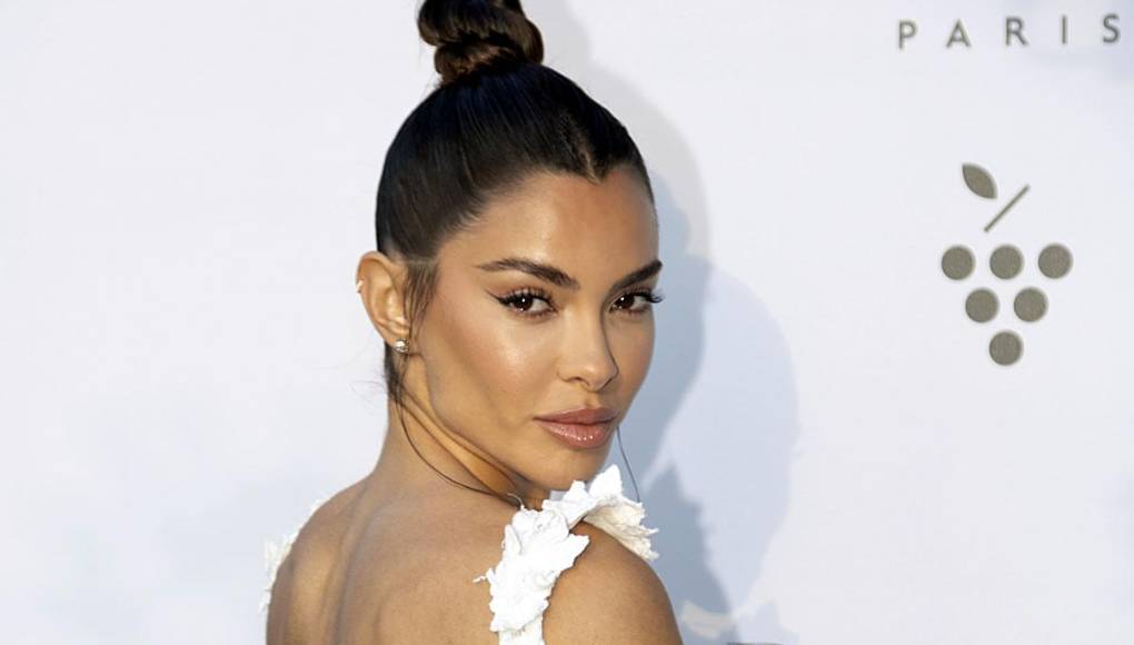 La reacción de Sanz no tardó en llegar. “Dejen de relacionarlo todo el tiempo con el tema judicial o con Dani o con x. Son cosas de mi vida, tengo vida también en paralelo a eso. Vamos a ver lo que he puesto eso de que me encanta que me jalen del pelo y me empotren, pues sí, gente, no nos hagamos las puritanas ahora. Me fascina. Me fascina esa pasión, esa fogosidad que te agarren del pelo, que te besen y te coman entera. Y ya está bien, también. Estoy hablando de mí personalmente”.