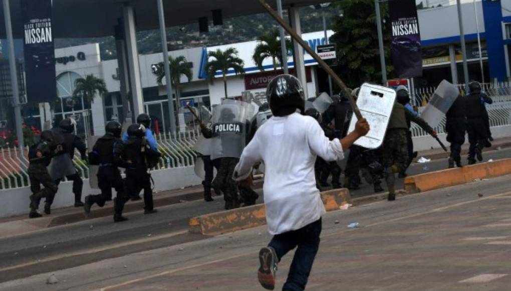 Honduras se hunde en el caos por la tensa espera electoral
