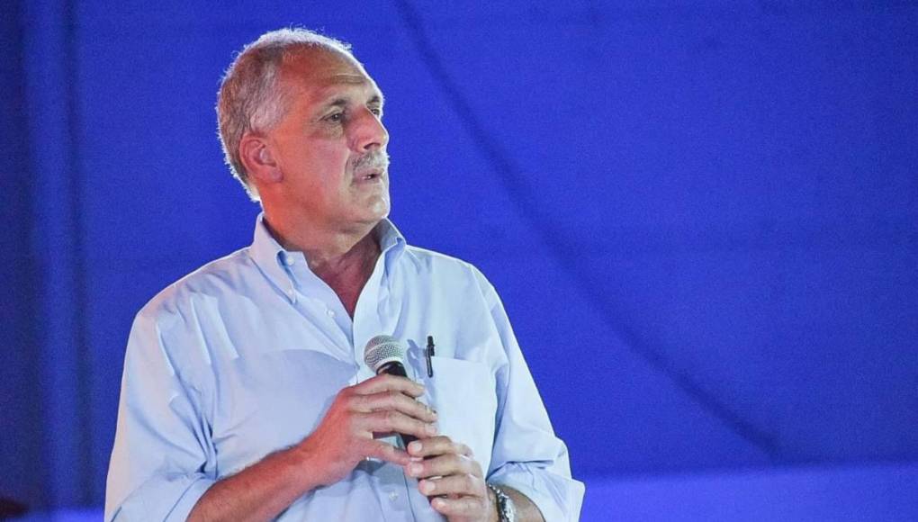 Chávez mencionó que su decisión ocurre después de haber dialogado con Nasry Asfura. 