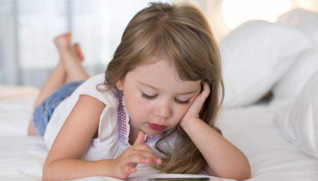 Niños menores de 10 años no deberían tener celular