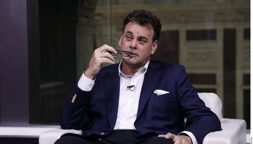 El integrante de TUDN se ha visto envuelto en una nueva polémica en lo que refiere a sus apariciones en televisión, luego de que se hizo de palabras con Rafa Puente Jr,. con quien comparte programa.