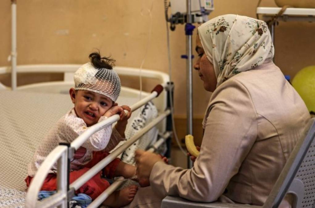 Tres convoyes, con 263 palestinos heridos a bordo, cruzaron el puesto de Rafah hasta la región egipcia del Sinaí del Norte, indicaron fuentes médicas y funcionarios, para ser atendidos.