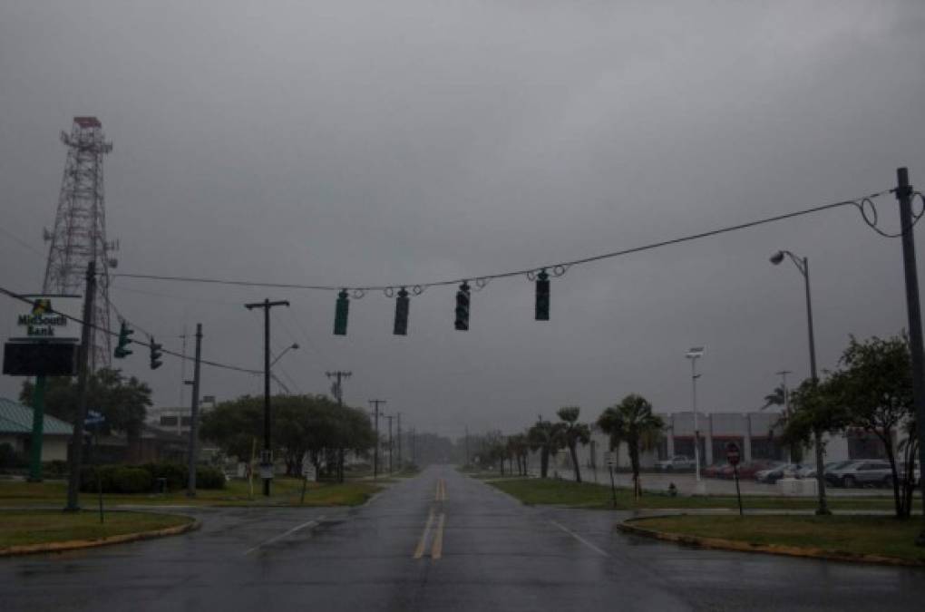 - El recuerdo de Katrina -<br/>En Luisiana, permanece aún fresco el recuerdo del devastador huracán Katrina (categoría 5), en agosto de 2005. Los diques que protegían Nueva Orleans sucumbieron entonces a la presión del agua, que inundó el 80% de la ciudad y causó unas 1.800 muertes.