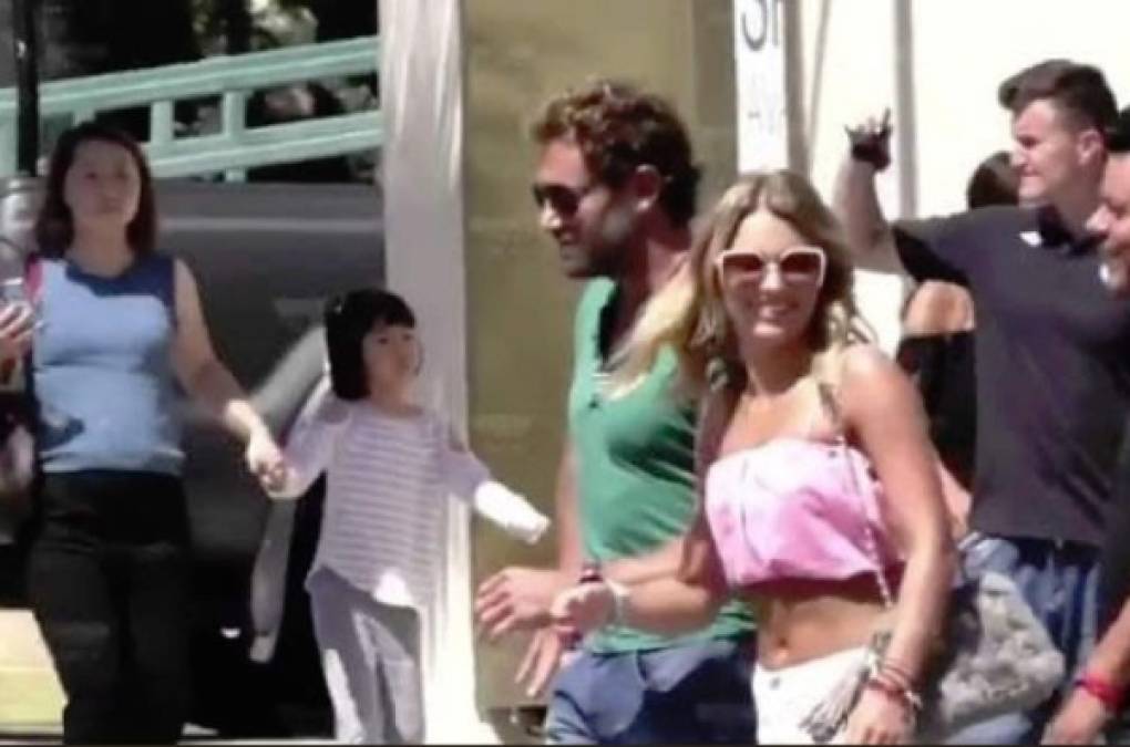 En tanto, Gabriel Soto e Irina Baeva ya no ocultan su romance.