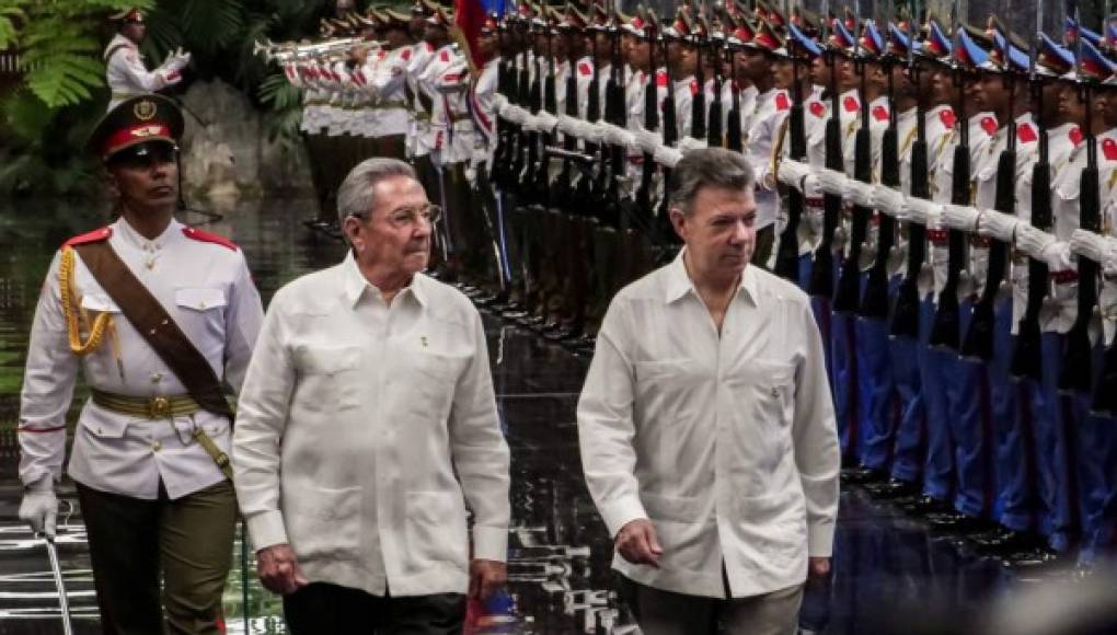 Santos viajó a Cuba a negociar el exilio de Nicolás Maduro