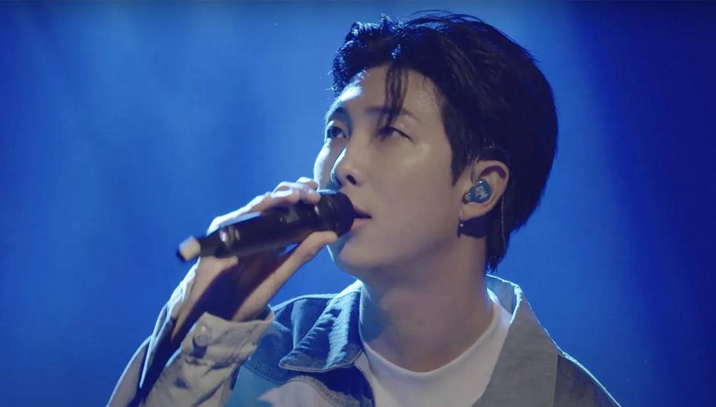 El primer álbum en solitario de RM, titulado “Índigo”, fue lanzado el 2 diciembre de 2022. En este álbum, RM se centró en su pasión por las artes, especialmente la pintura moderna y contemporánea. El álbum contó con la colaboración de artistas como la británica Mahalia, los estadounidenses Erykah Badu y Anderson Paak, y el rapero coreano canadiense Tablo del grupo Epik High.