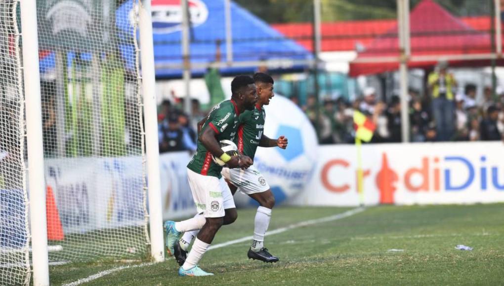Alexy Vega empató con un golazo que fue imposible para Menjívar.