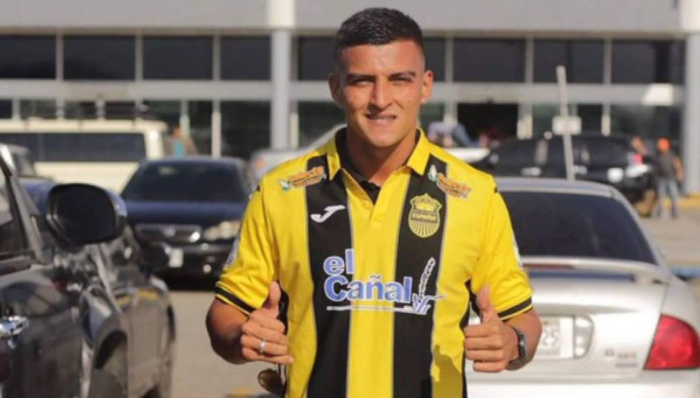 Heyreel Antonio Saravia: Defensor tico que tuvo dos etapas en el Real España. Actualmente se encuentra sin equipo.