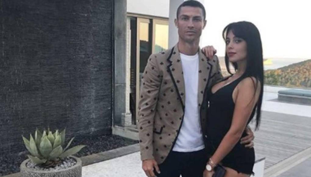 Georgina Rodríguez y Cristiano Ronaldo forman una de las parejas más envidiadas en el mundo del futbol y el entretenimiento. 