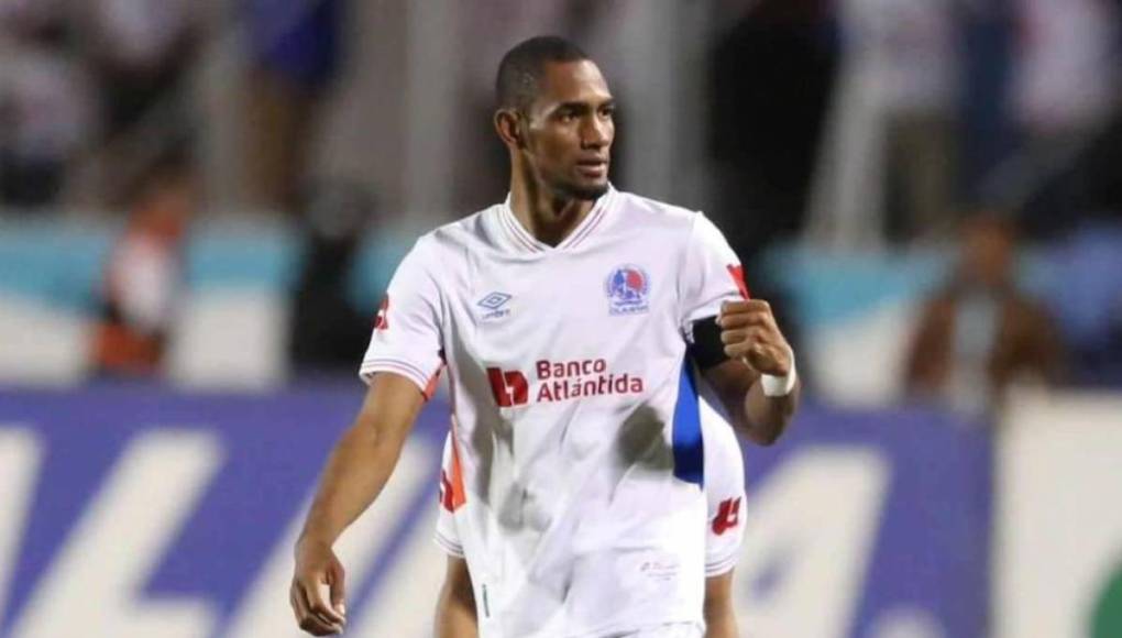 Jerry Bengtson: 11 finales: Ganó 8 (7 con Olimpia y 1 con Motagua) y perdió 3 con Olimpia.
