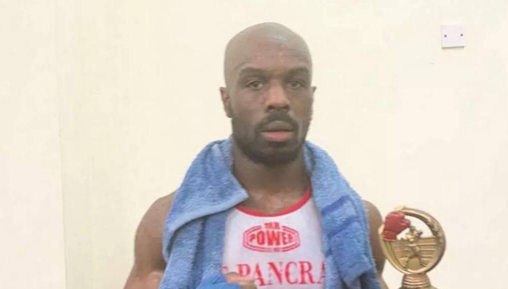 El boxeador Sherif Lawal, de 29 años, perdió la vida durante su debut profesional en el cuadrilátero tras sufrir un colapso.