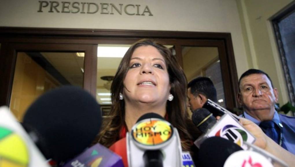 Niegan permiso a Lena Gutiérrez para salir de Honduras