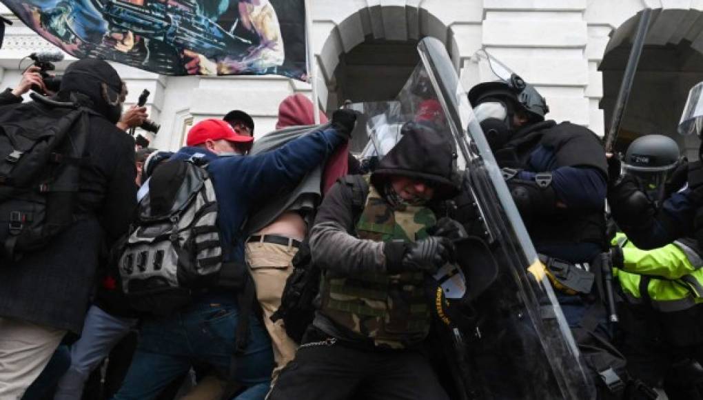 Autoridades comienzan a arrestar en EE.UU. a los asaltantes del Capitolio