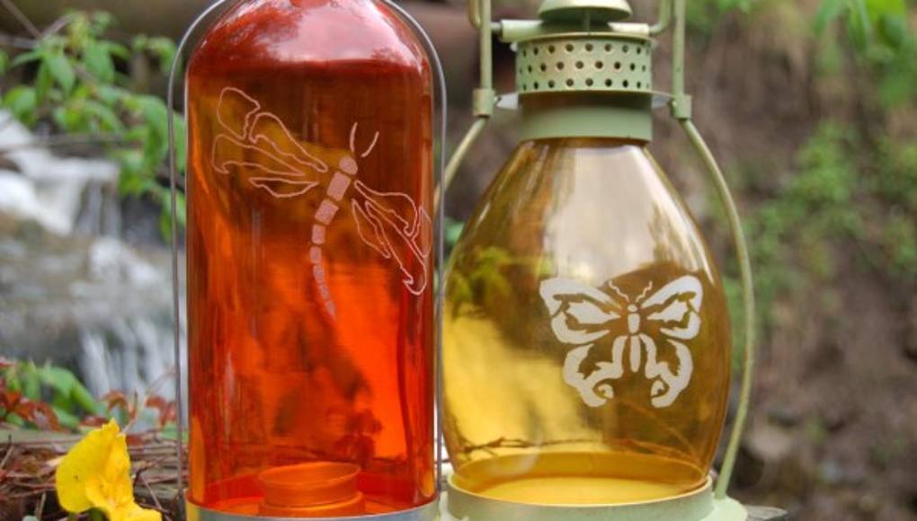 Elabore adornos con botellas de vidrio