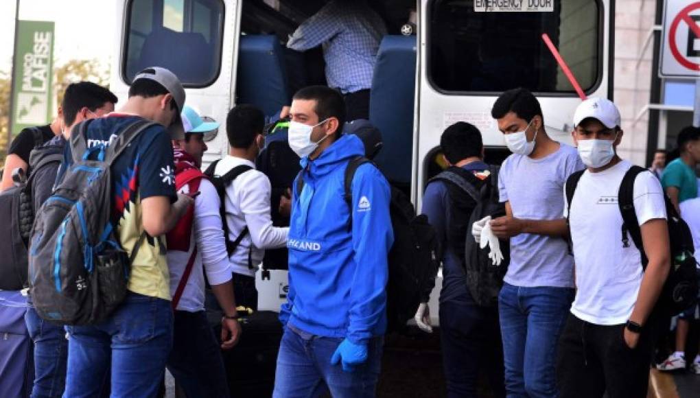 Honduras: cierran fronteras, aeropuertos y paran fútbol y transporte
