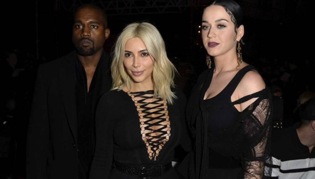 Looks de Kim Kardashian la dejan al descubierto en París