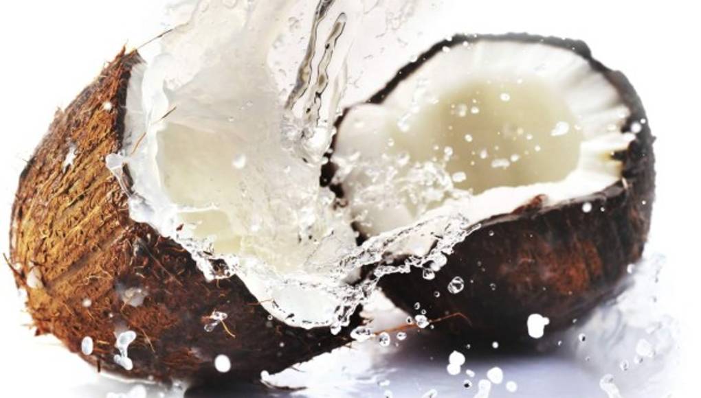 El coco, una fruta que embellece