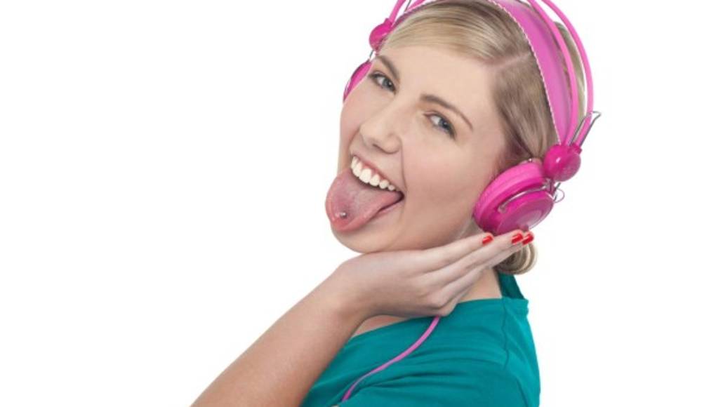 ¿Su hijo se quiere tatuar o colocarse un piercing? Lea esto antes